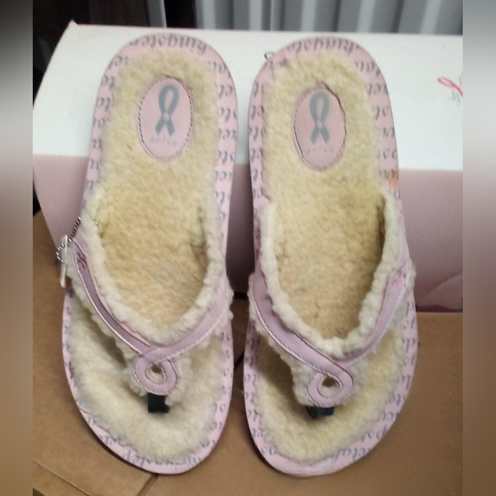 Privo By Clark's Pink Ribbon Fleece Lined Thong Slippers Size 9 (Rare)